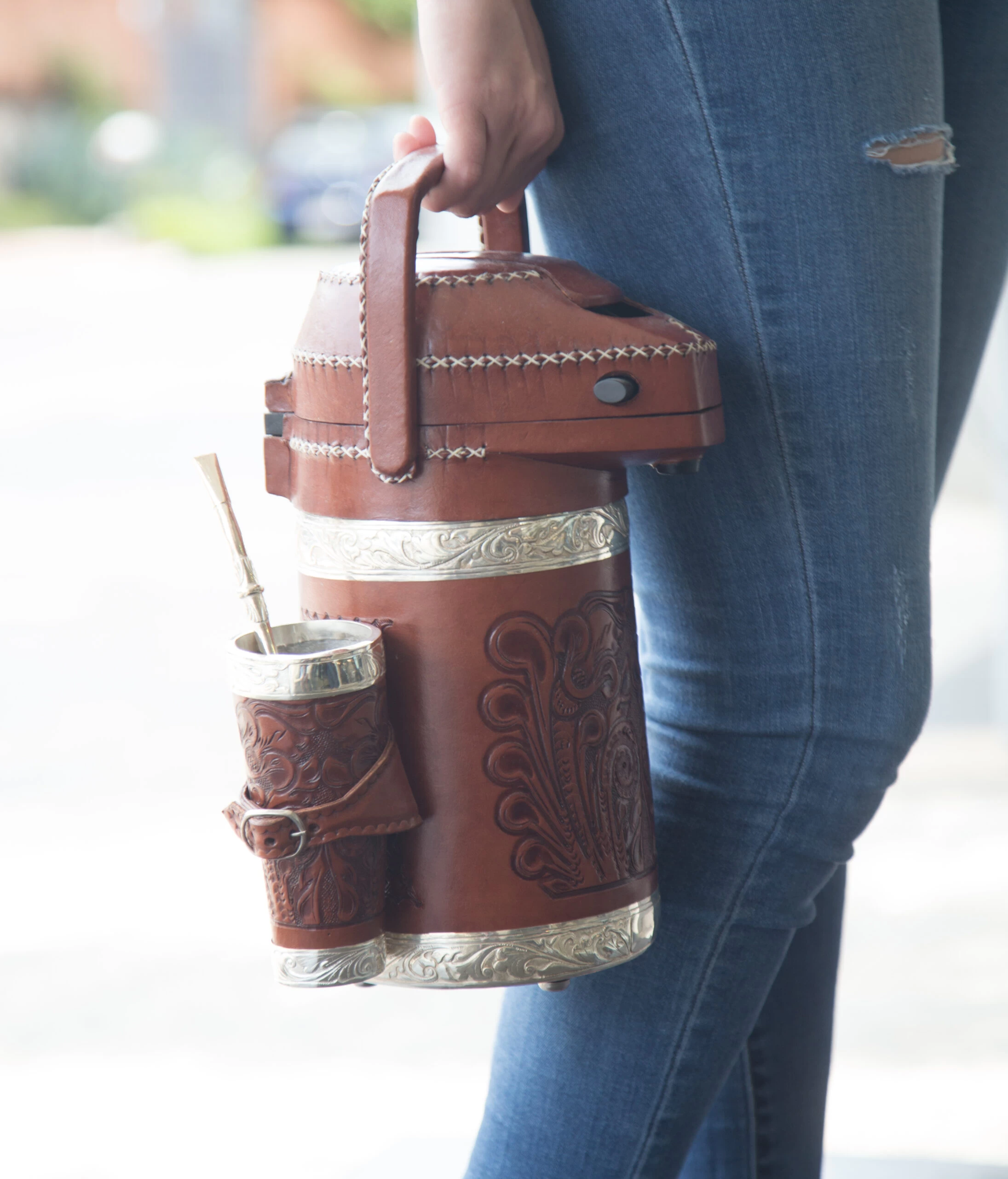 termo-de-cuero-y-plata-190-lts