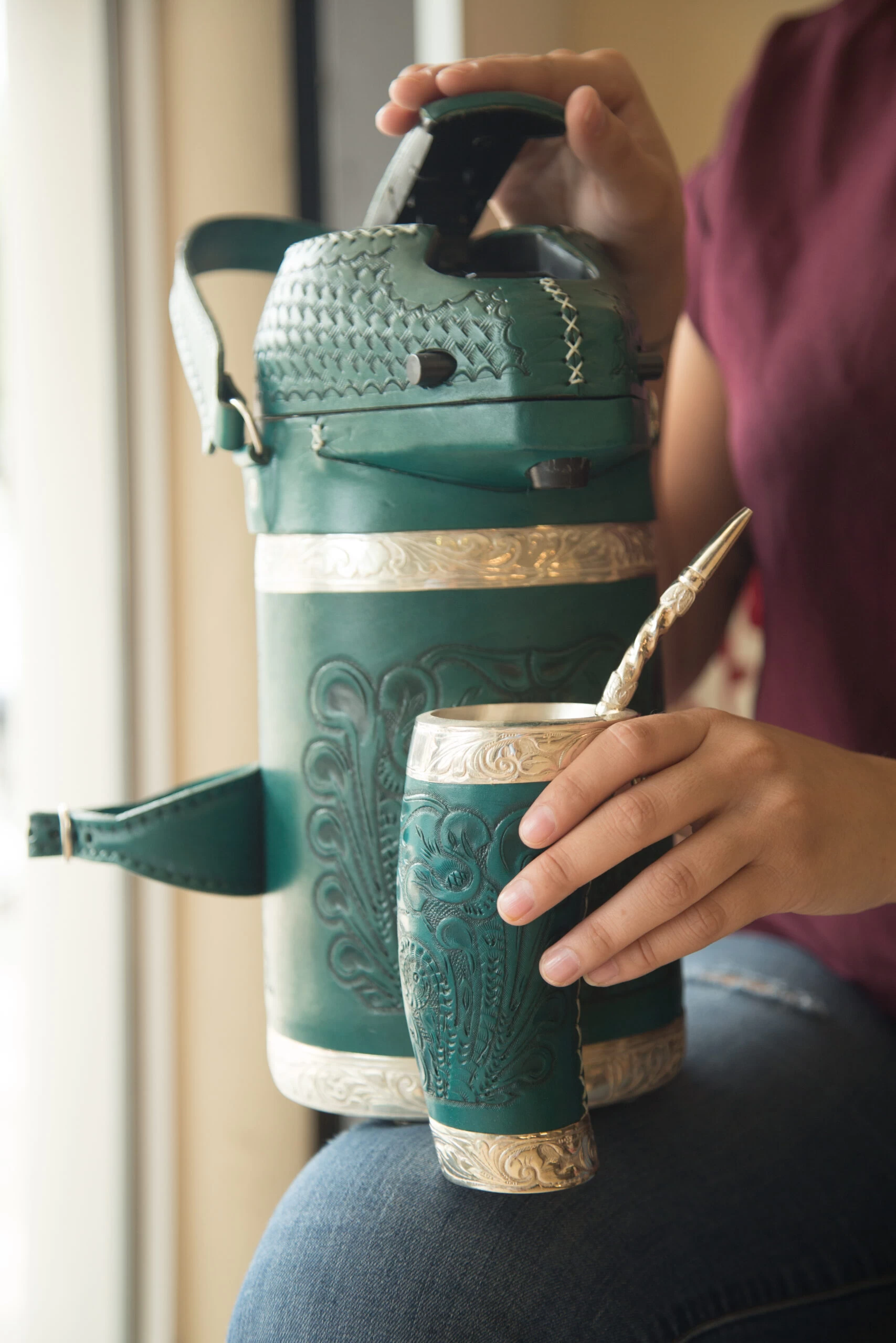 termo-de-plata-y-cuero-de-190lts