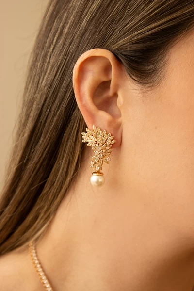 aro-enchapado-con-circones-en-forma-de-hoja-y-perlas