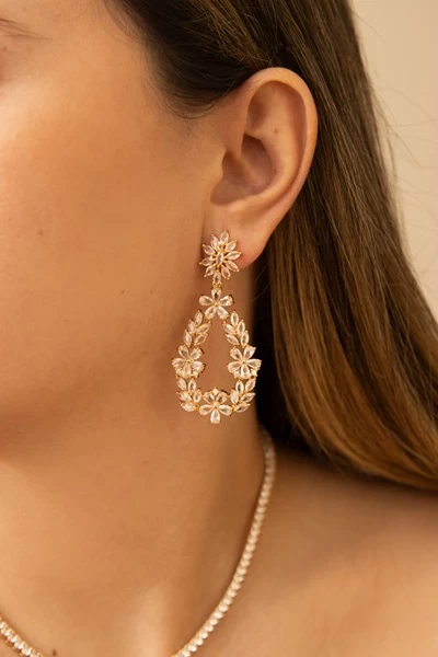 aro-enchapado-colgante-flores-con-circones