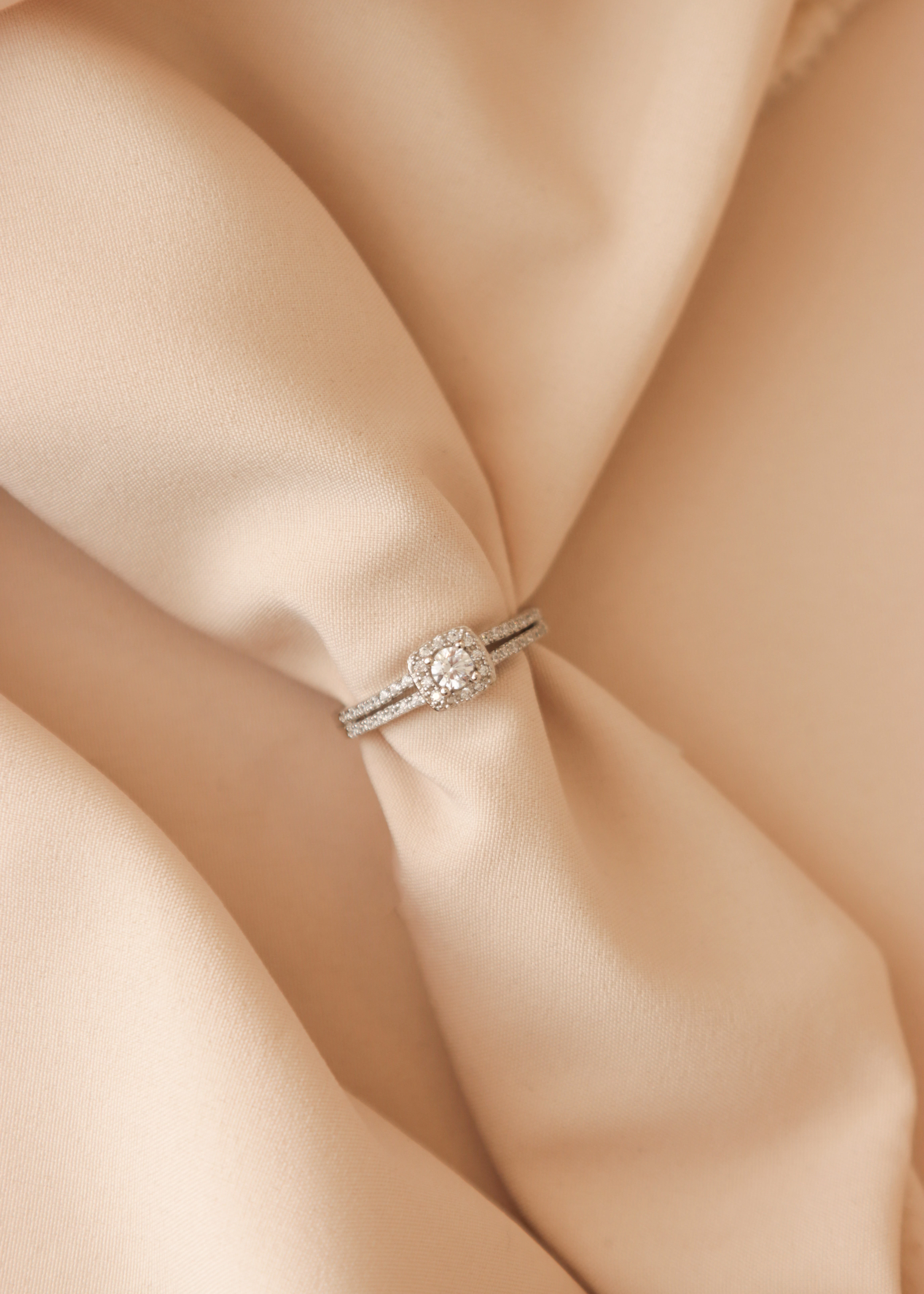 anillo-de-compromiso-en-oro-con-circones-14