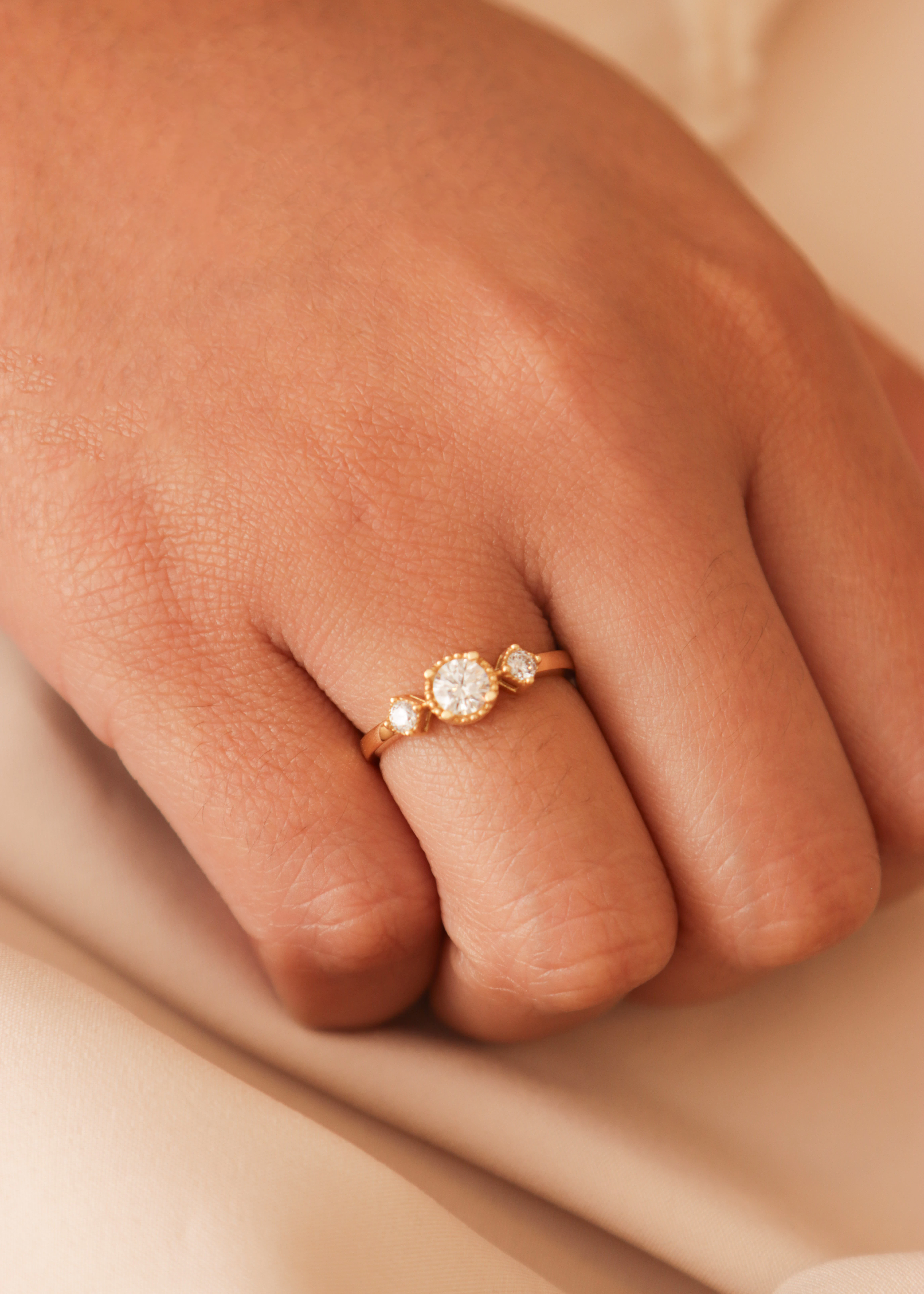 anillo-de-compromiso-en-oro-con-circones-18