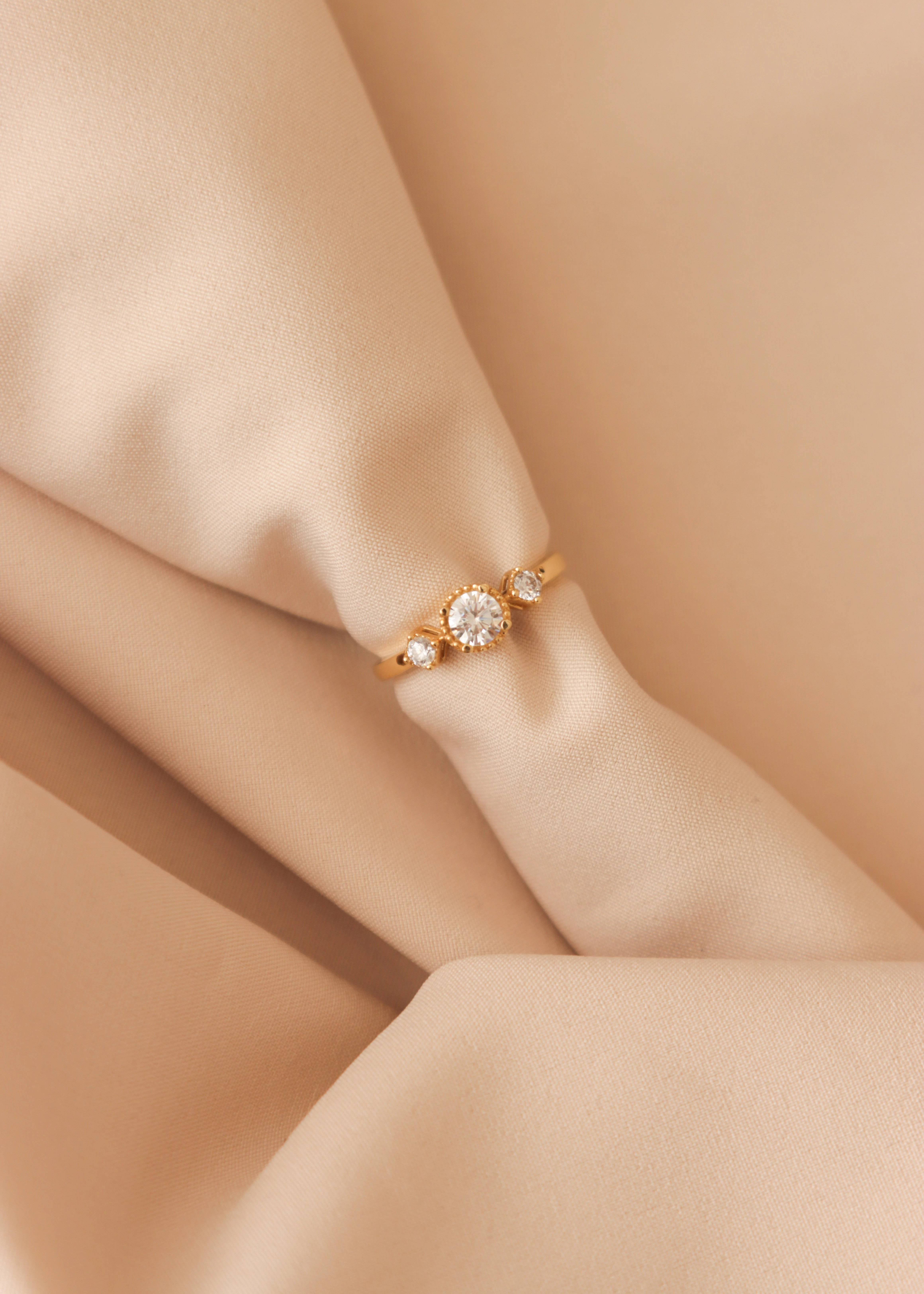 anillo-de-compromiso-en-oro-con-circones-18