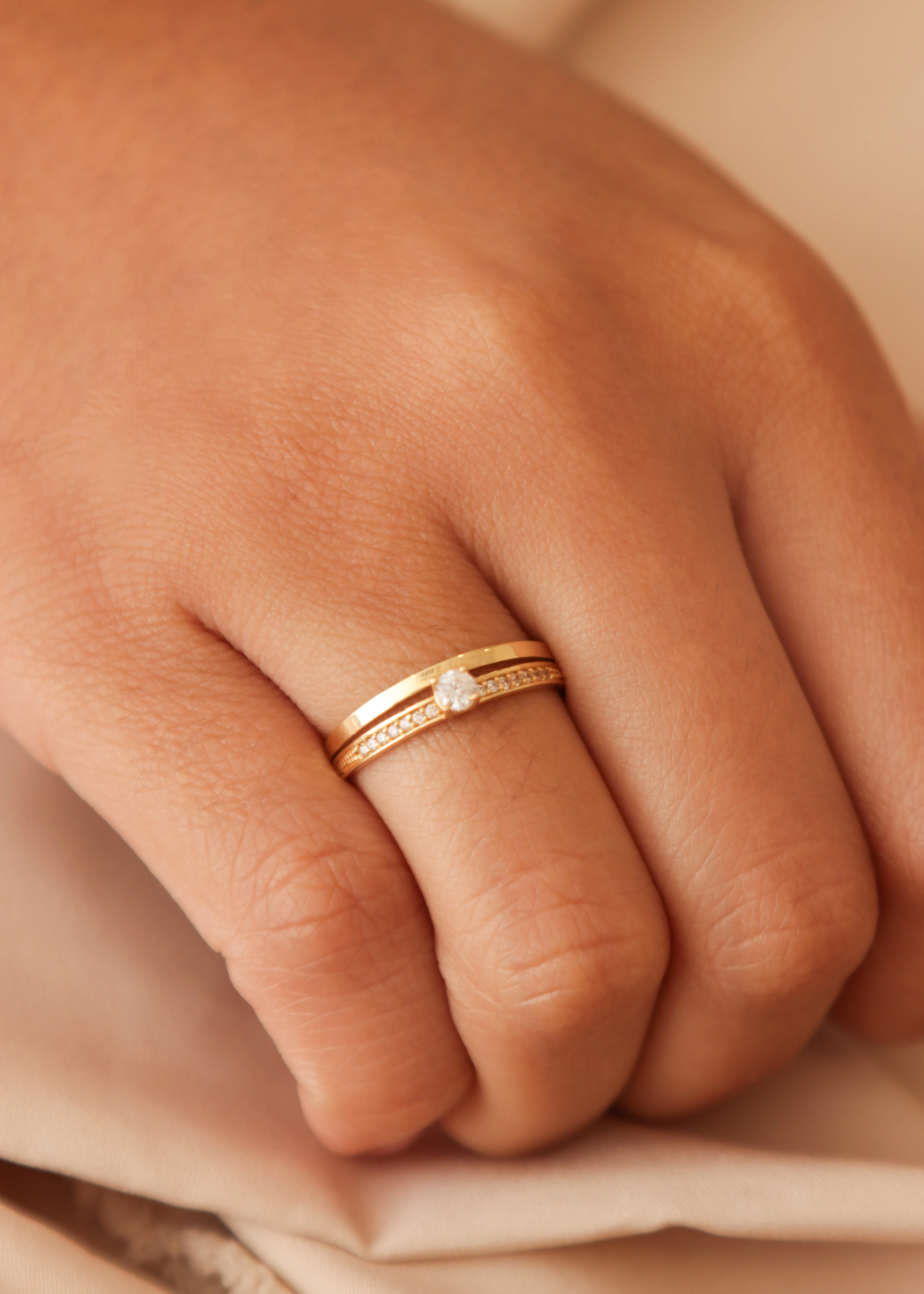 anillo-de-compromiso-en-oro-con-circones-20