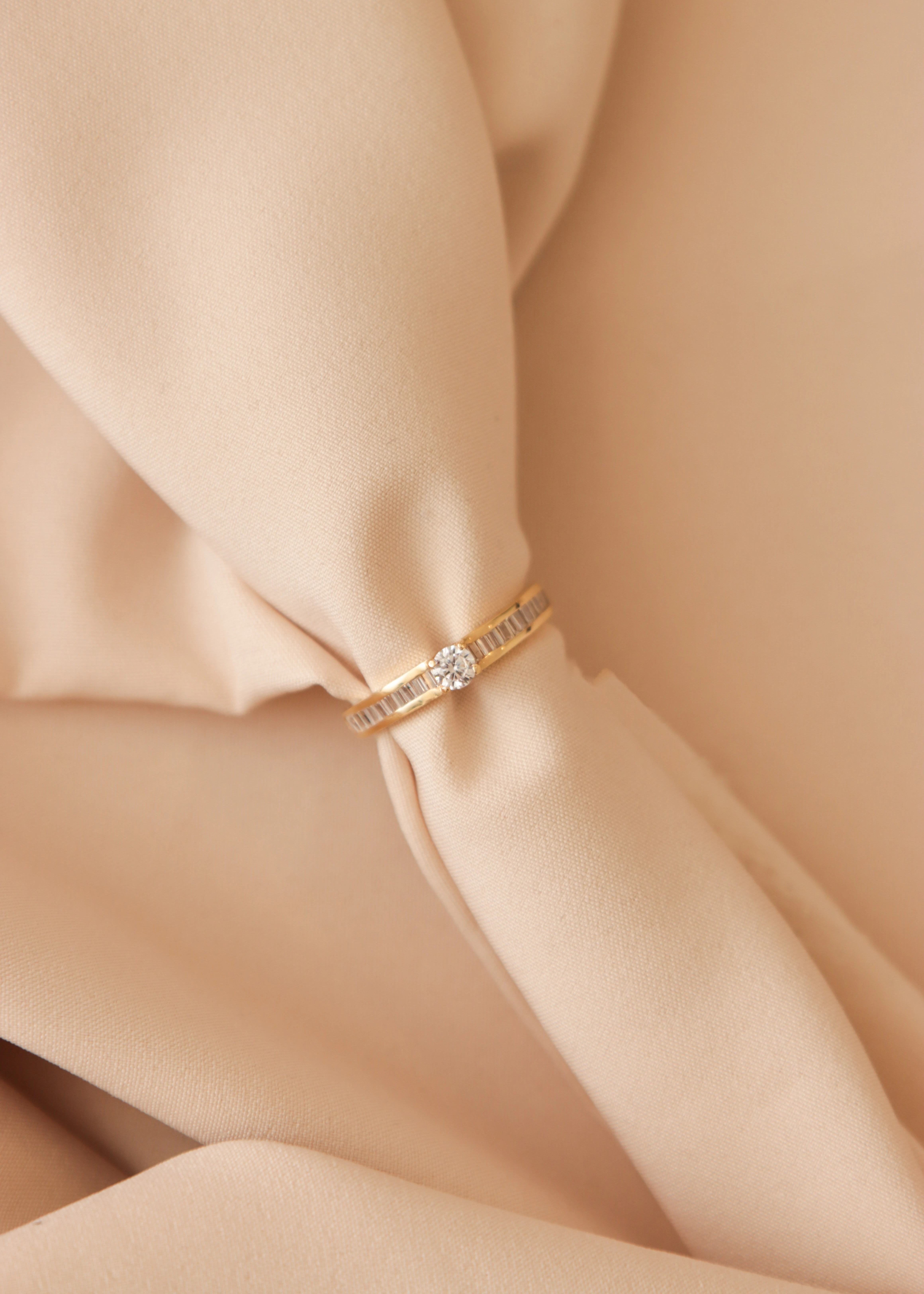 anillo-de-compromiso-en-oro-con-circones-21