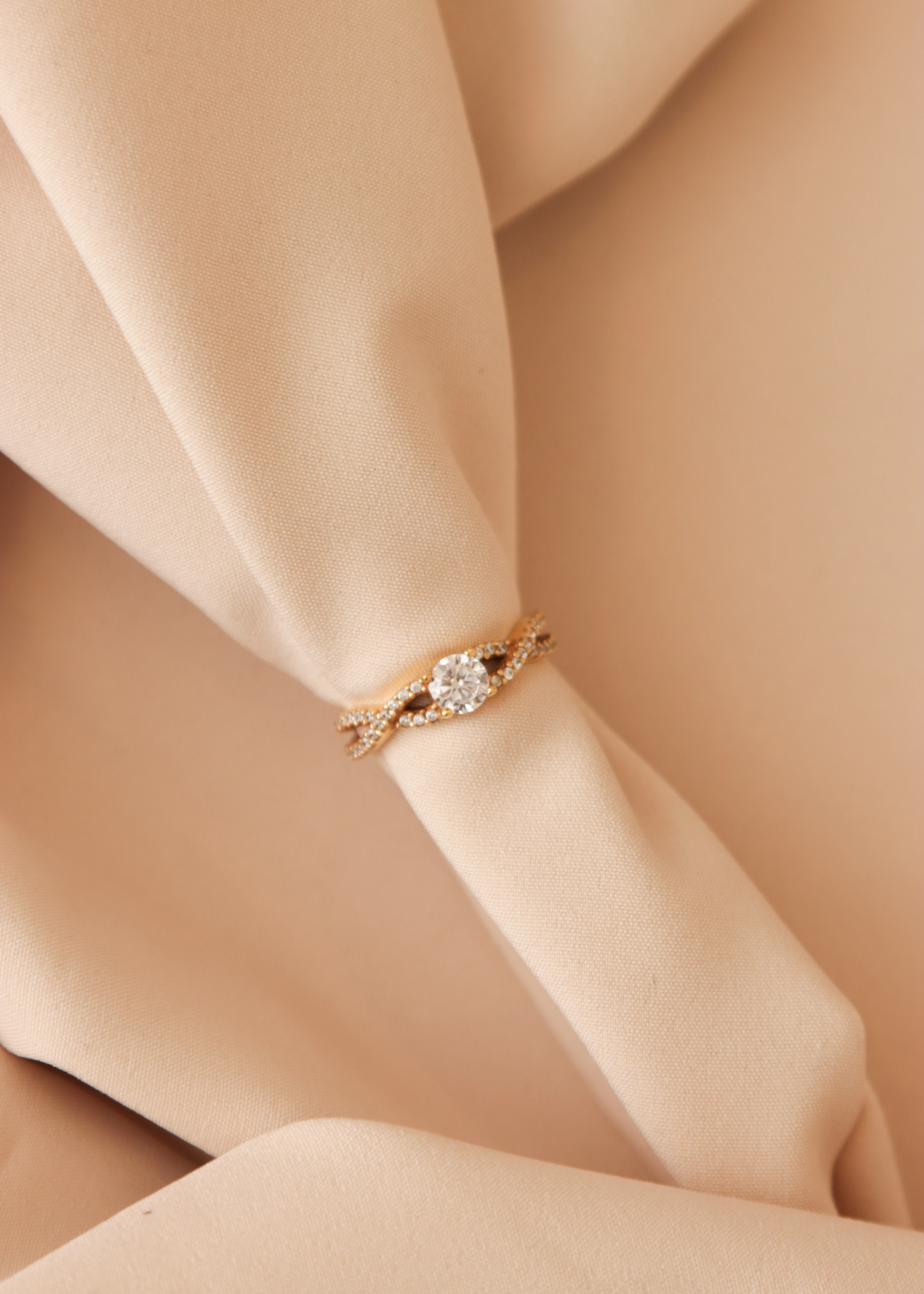 anillo-de-compromiso-en-oro-con-circones-22