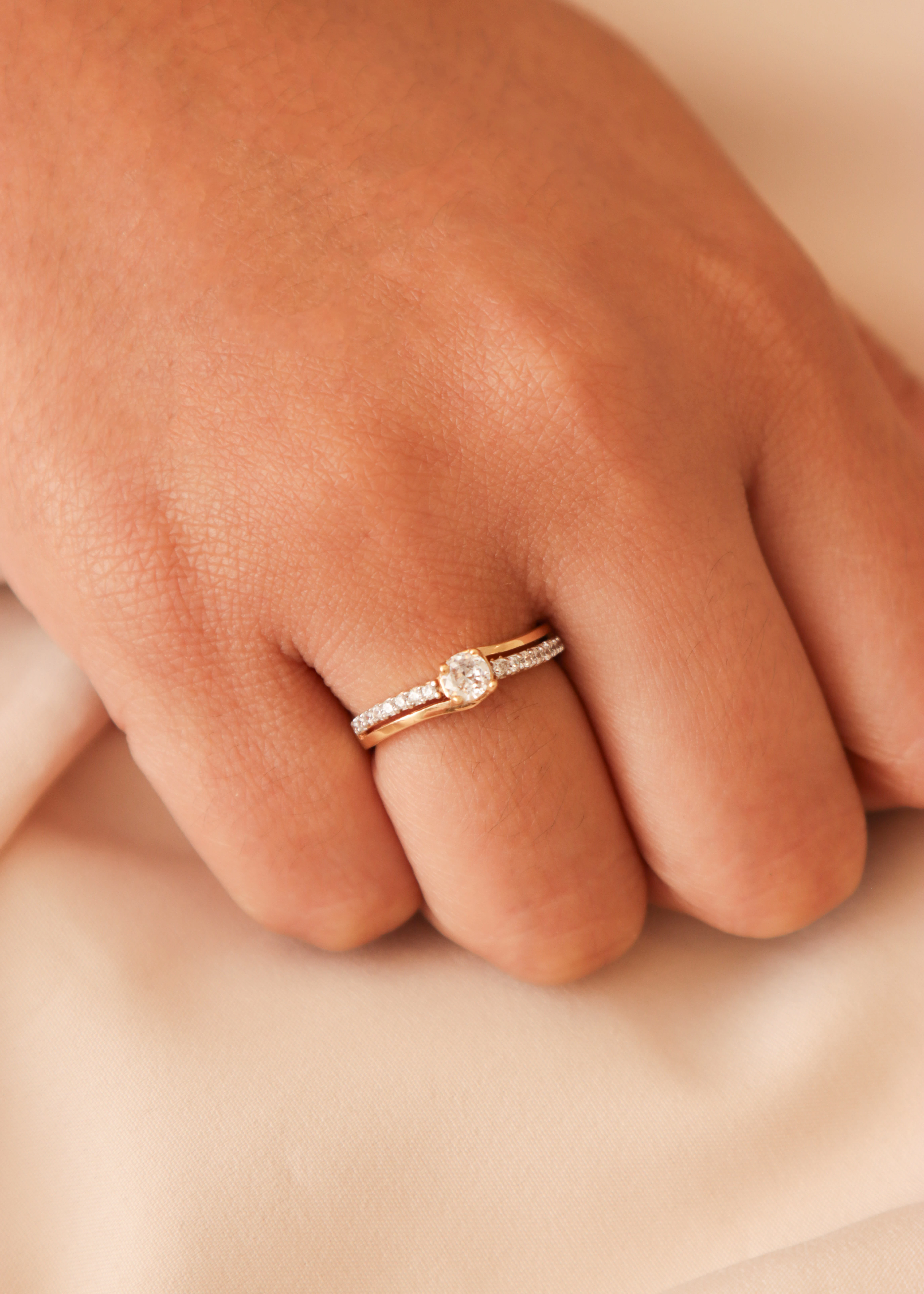 anillo-de-compromiso-en-oro-con-circones-30