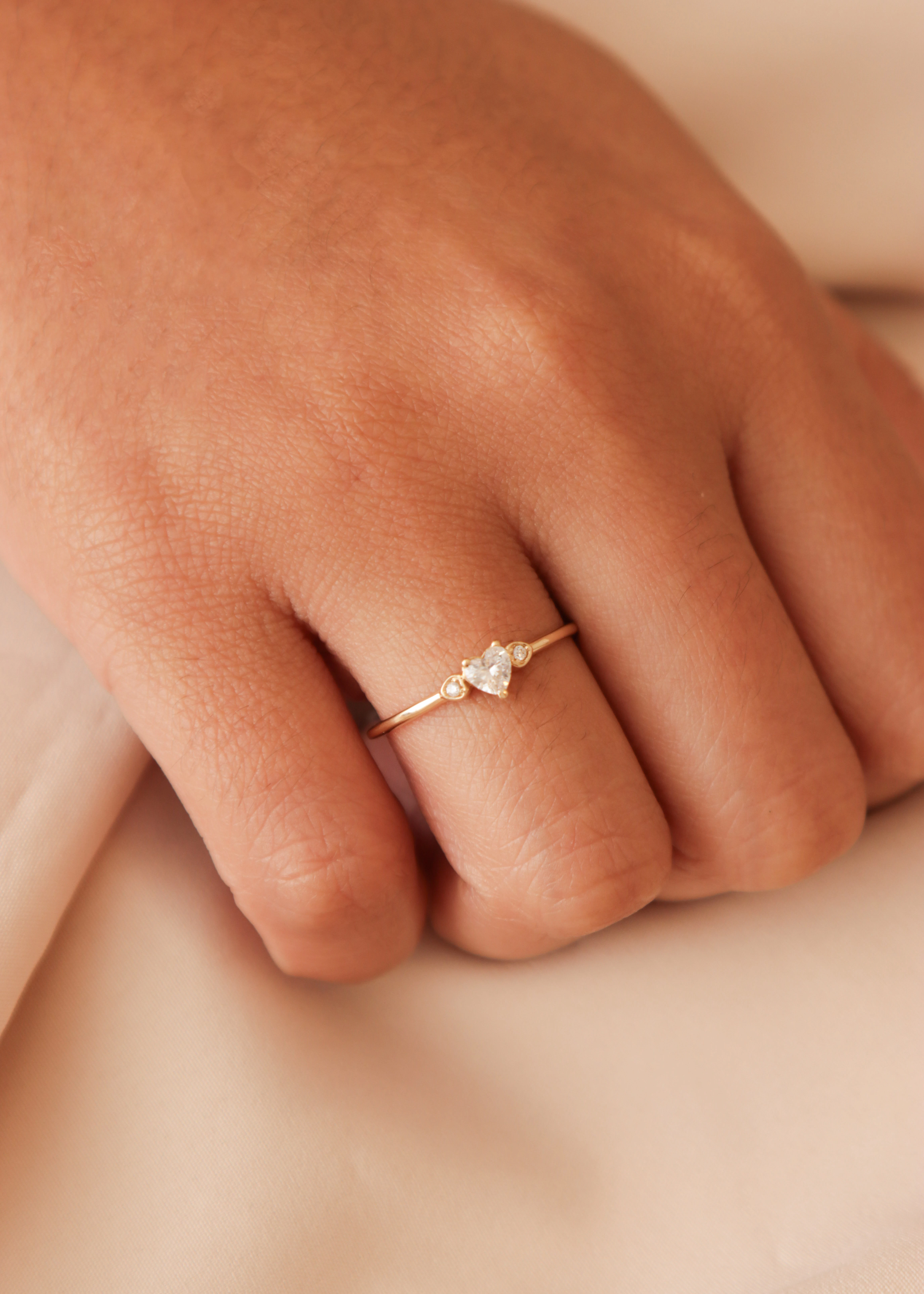 anillo-de-compromiso-en-oro-con-circones-31