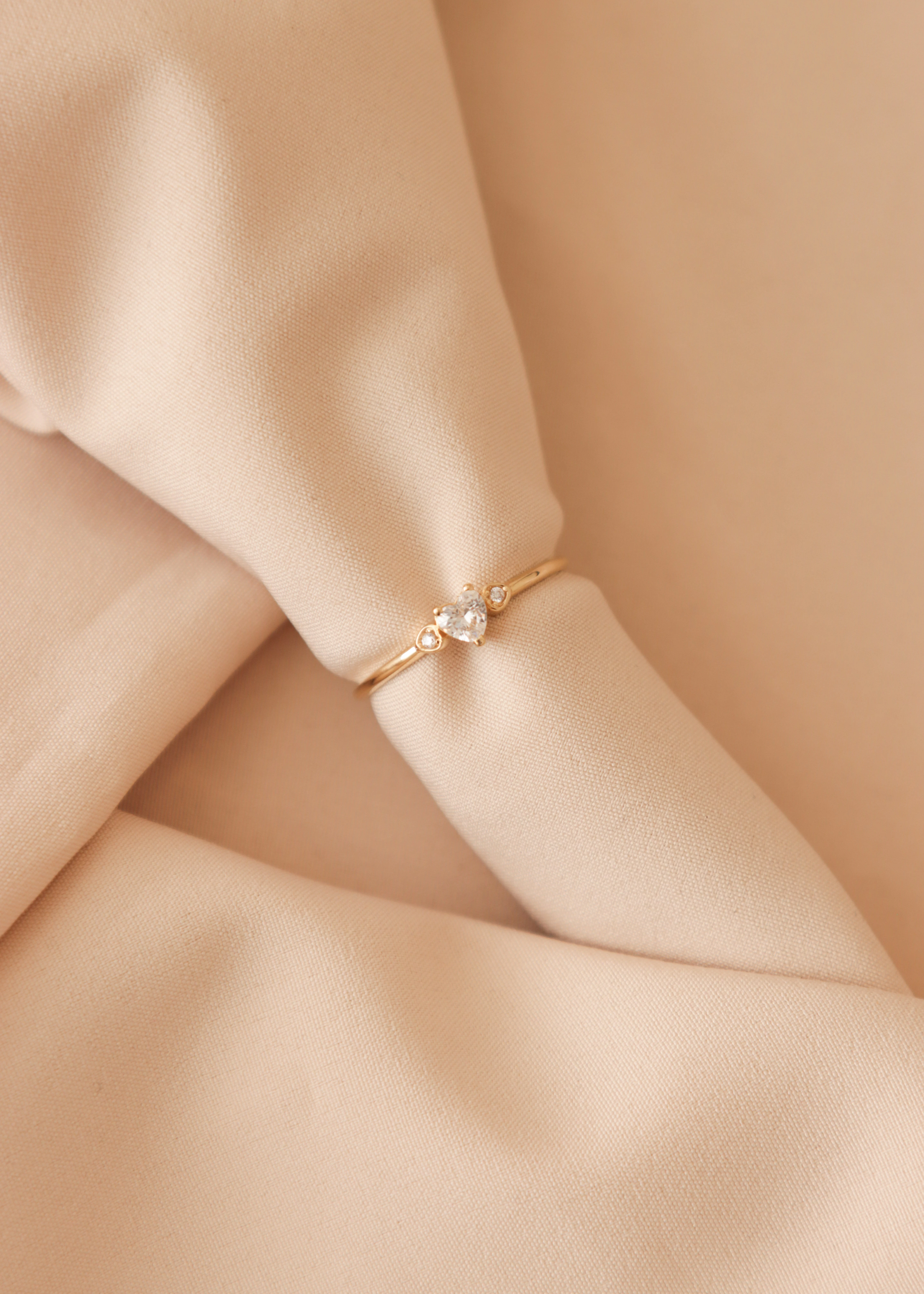 anillo-de-compromiso-en-oro-con-circones-31