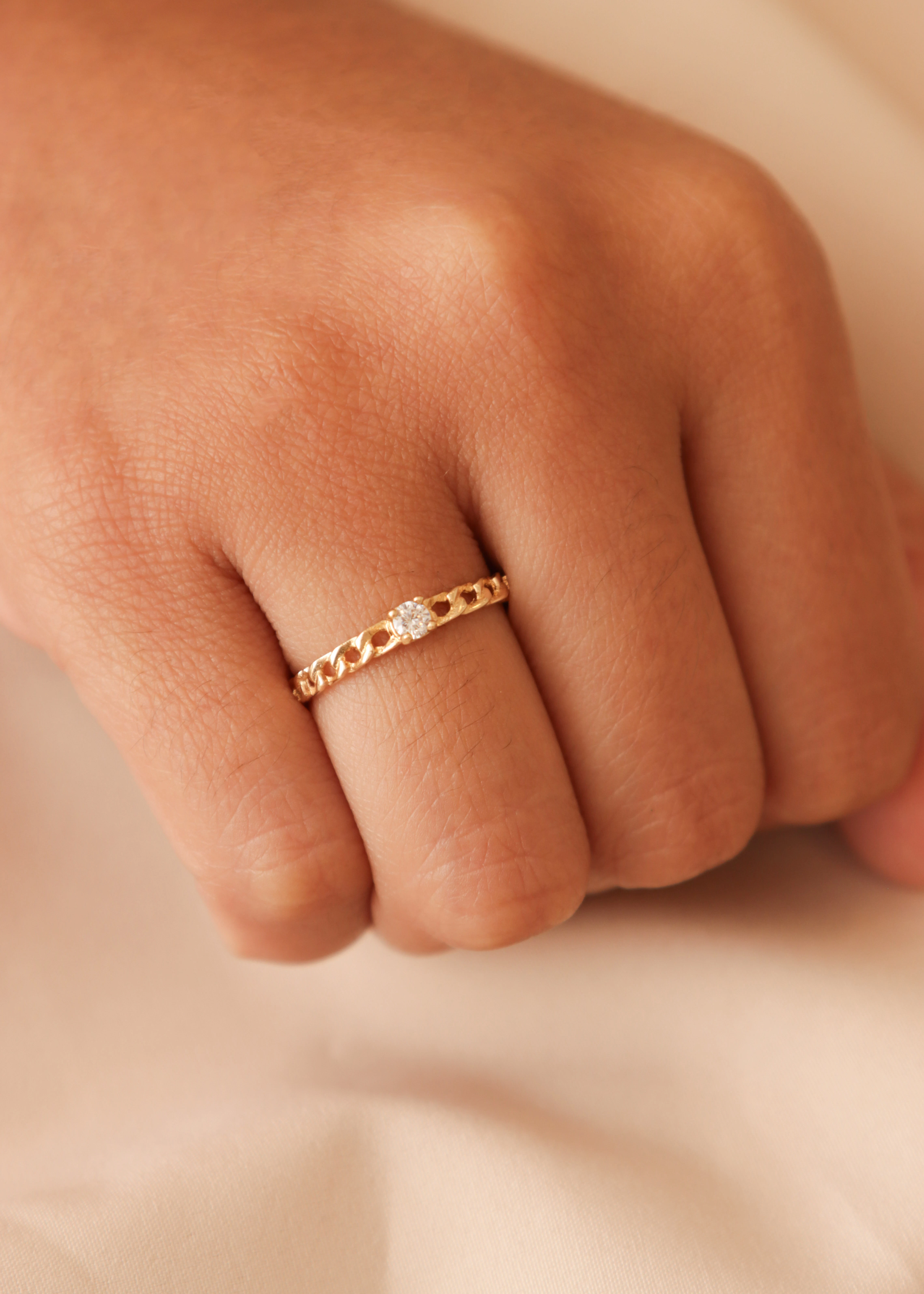 anillo-de-compromiso-en-oro-con-circones-32