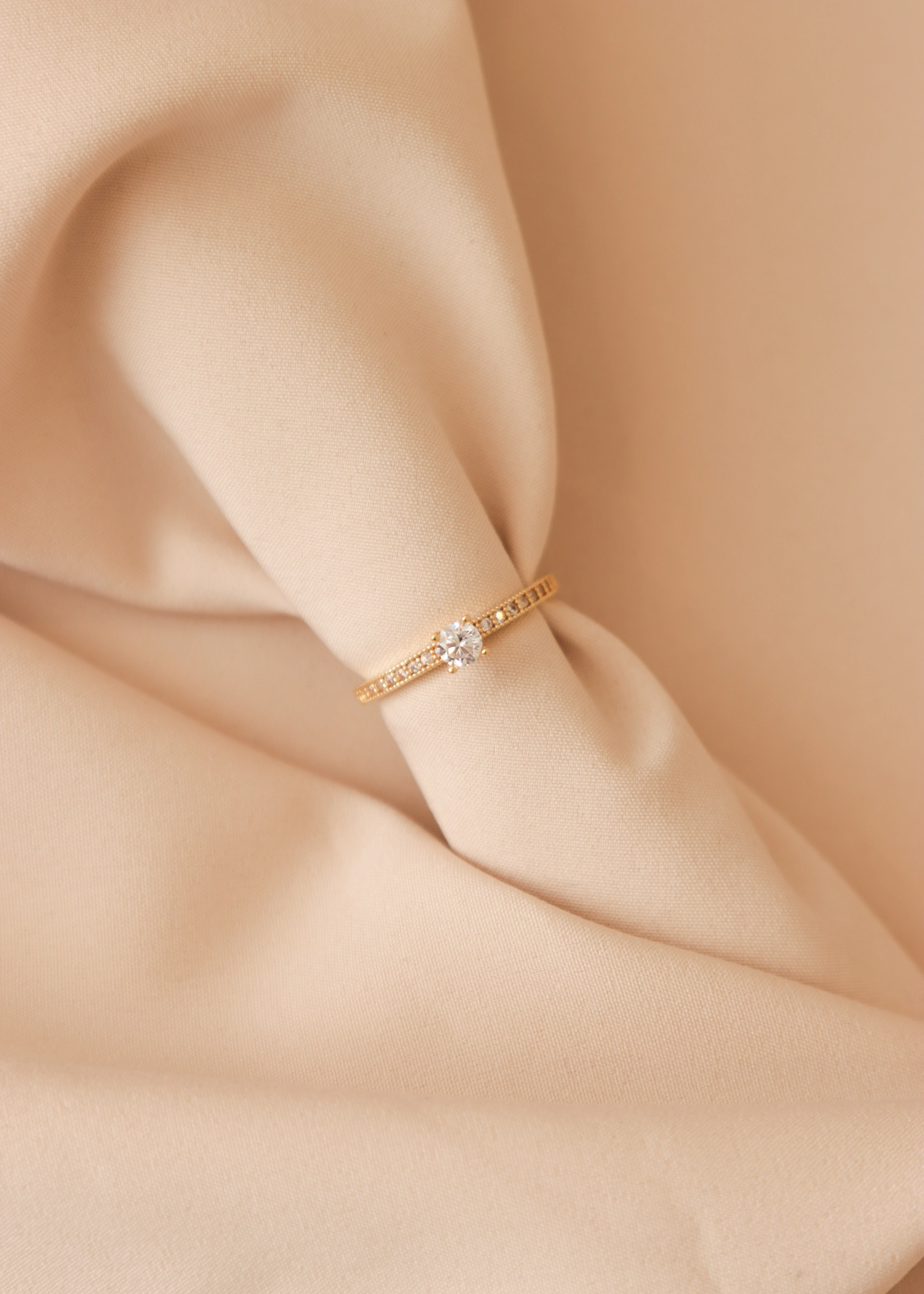 anillo-de-compromiso-en-oro-con-circones-36