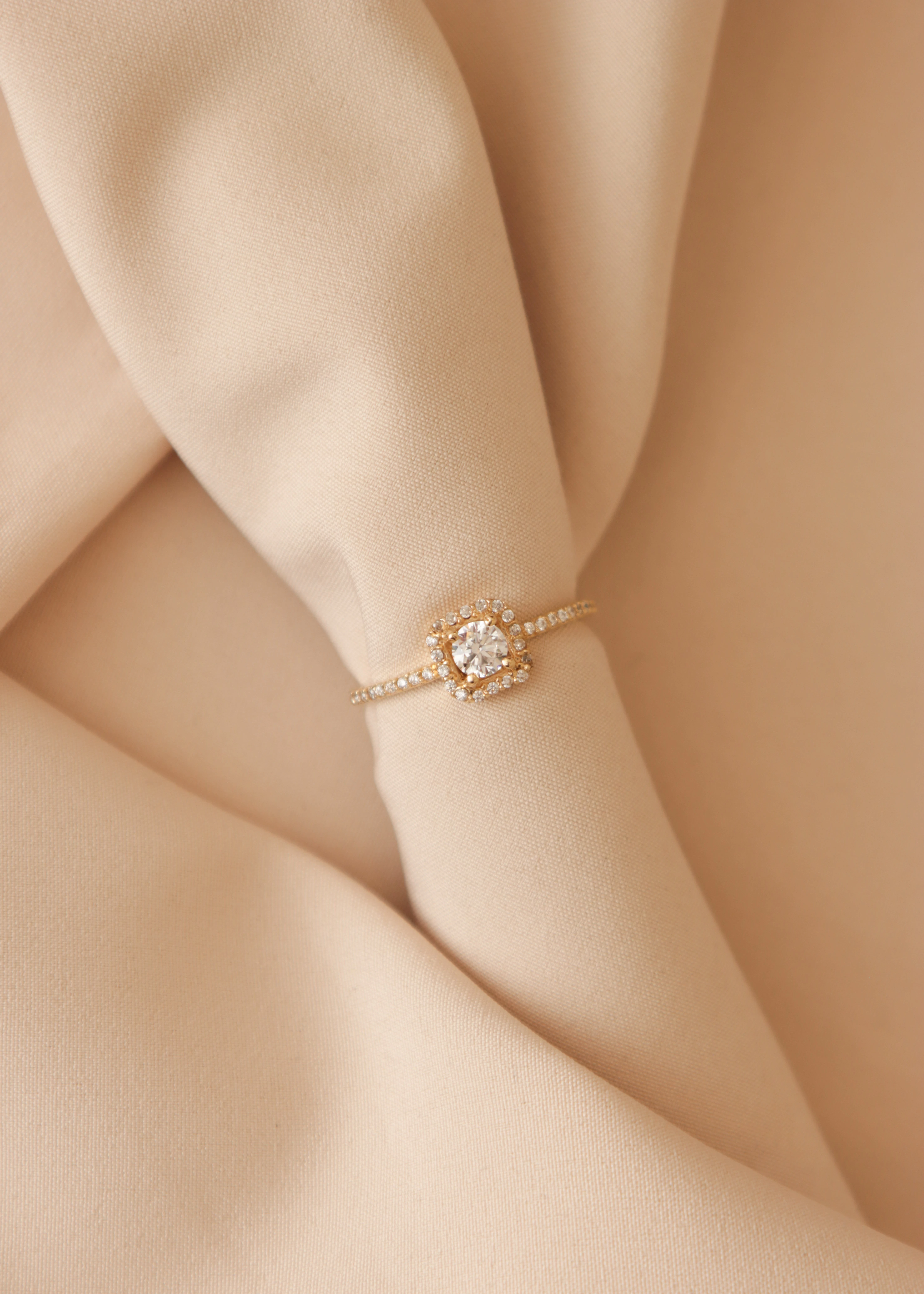 anillo-de-compromiso-en-oro-con-circones-39