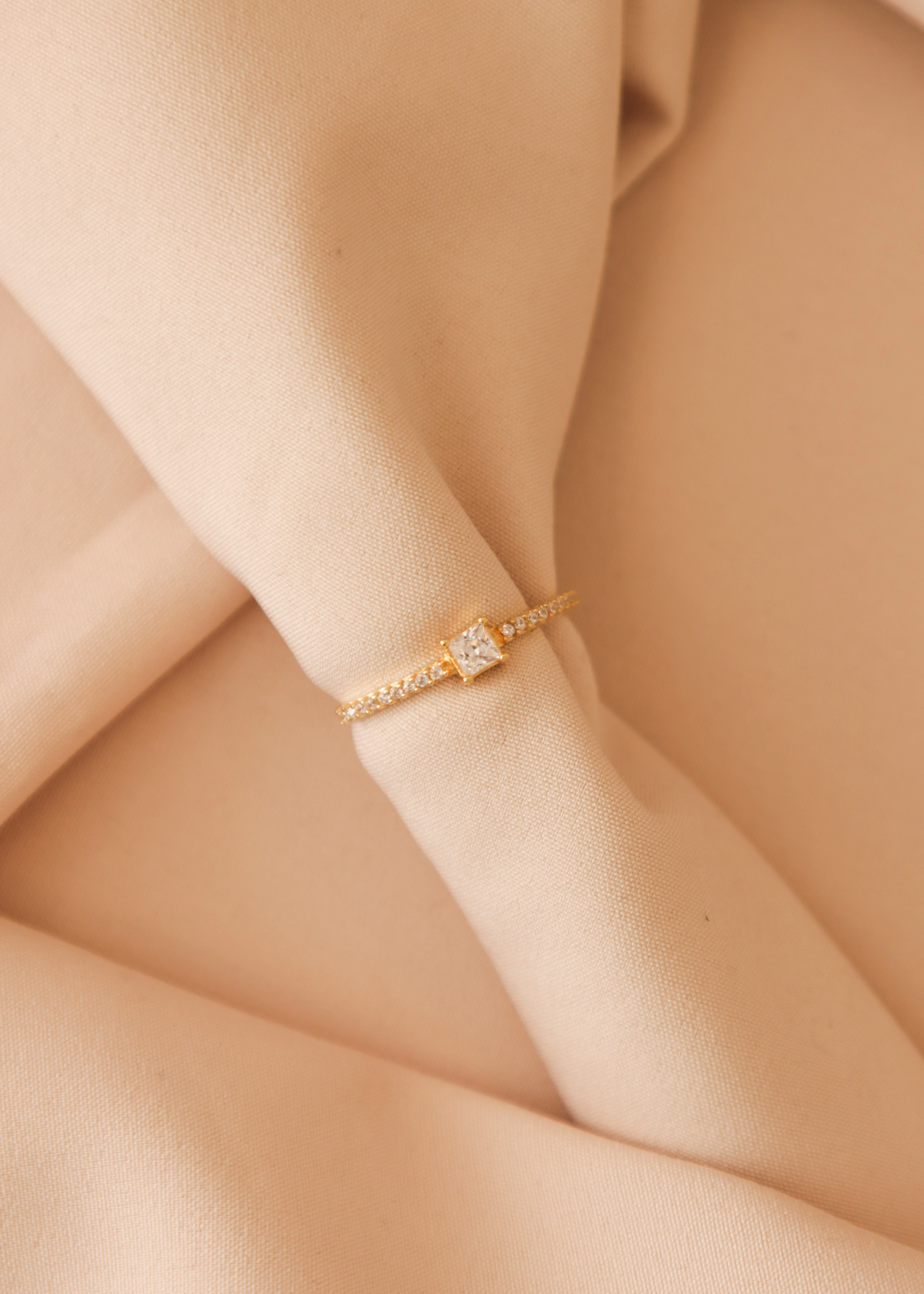 anillo-de-compromiso-en-oro-con-circones-42