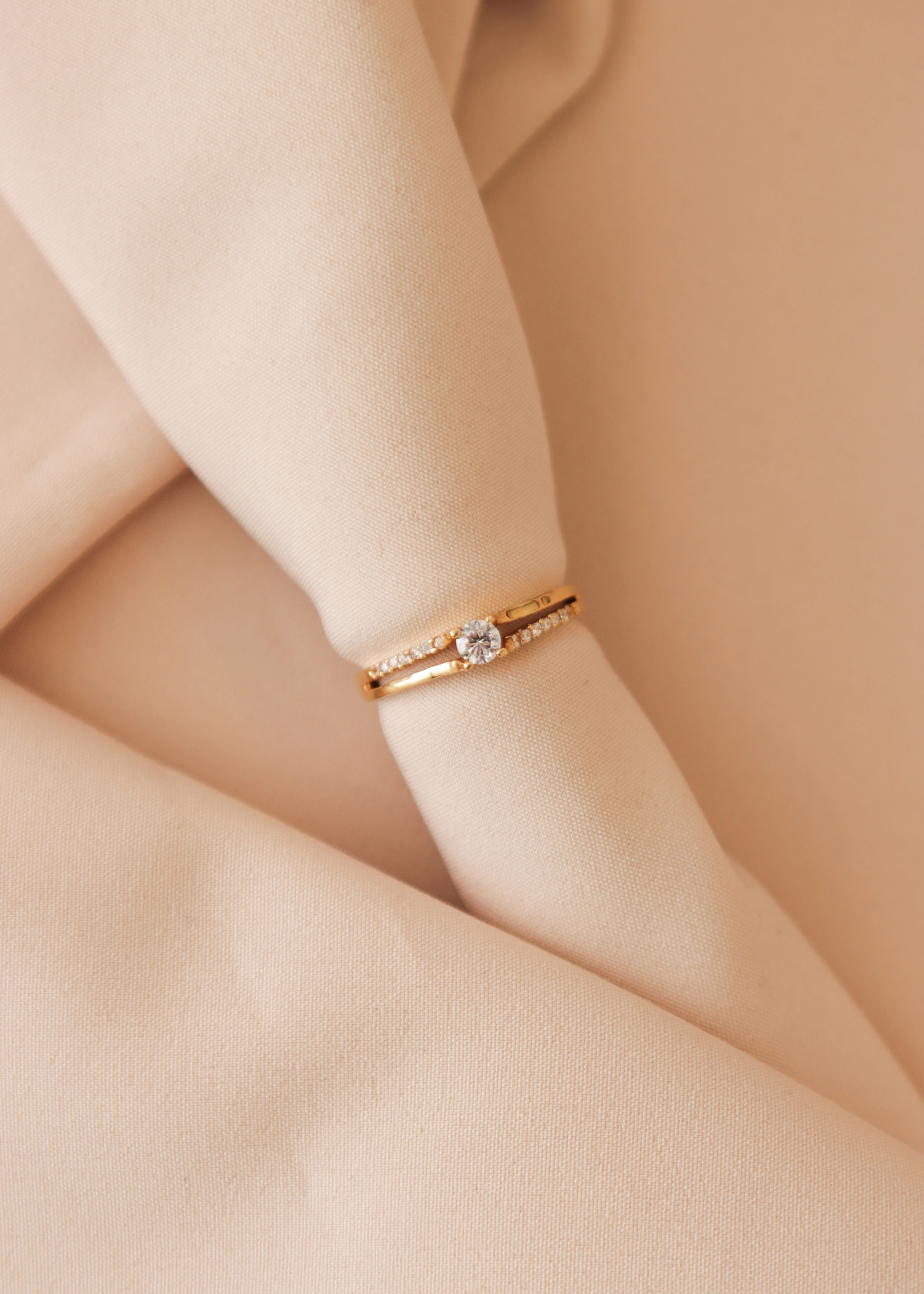 anillo-de-compromiso-en-oro-con-circones-43